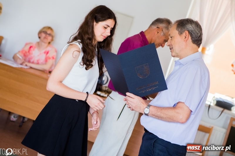 Zdjęcie w galerii na portalu naszraciborz.pl: W Rudniku nagrodzono najlepszych uczniów wiadomości z regionu