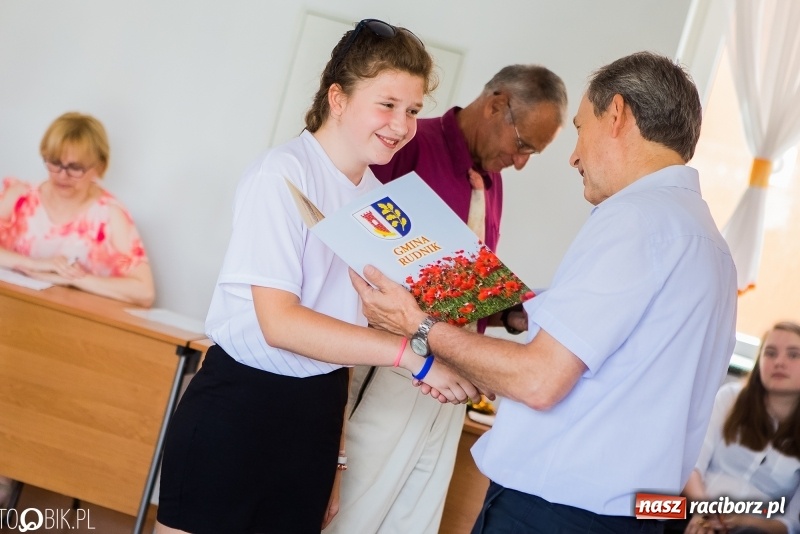 Zdjęcie w galerii na portalu naszraciborz.pl: W Rudniku nagrodzono najlepszych uczniów wiadomości z regionu