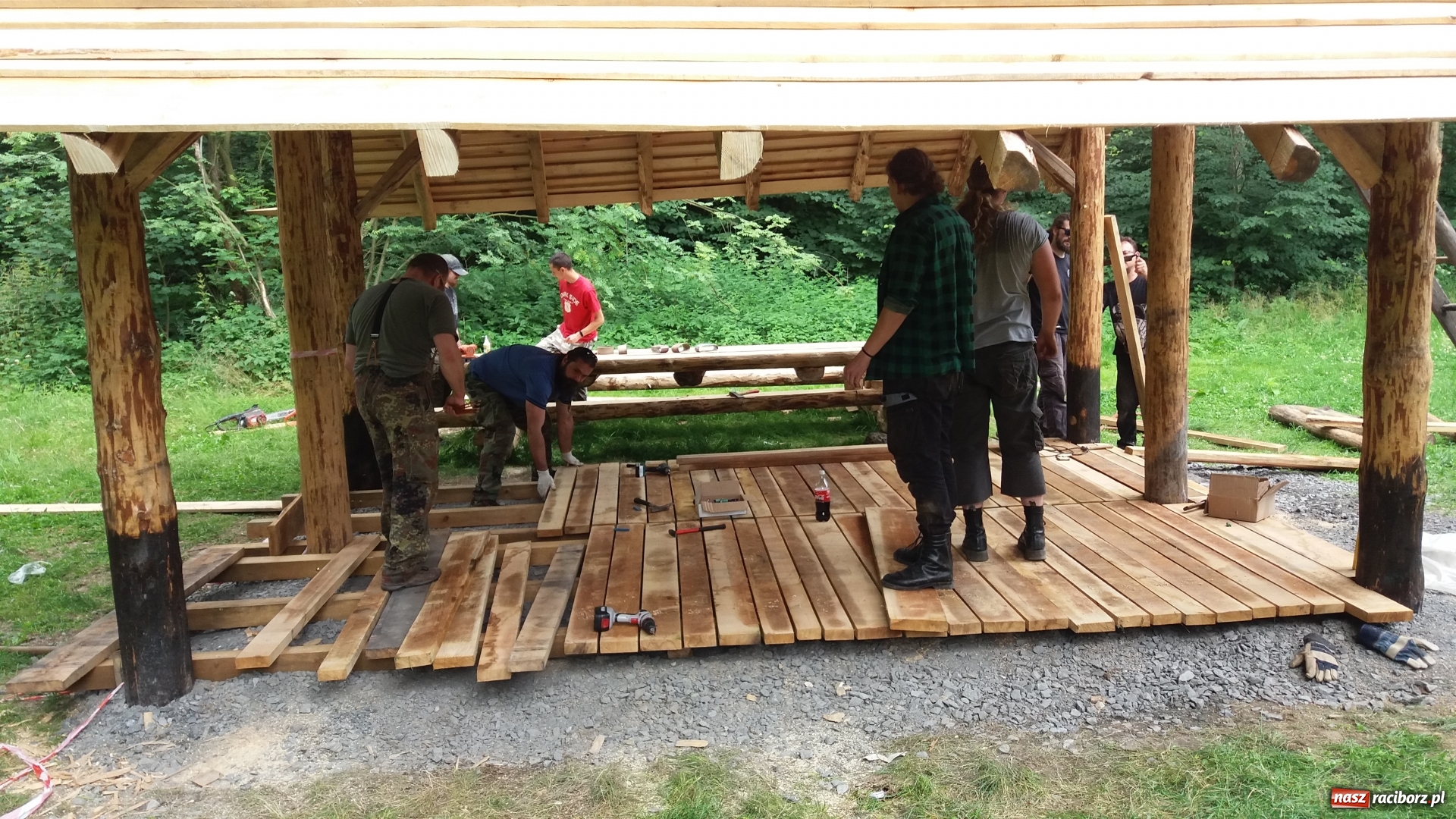 Zdjęcie w galerii na portalu naszraciborz.pl: W Oborze powstaje wiata wypoczynkowa wiadomości z regionu