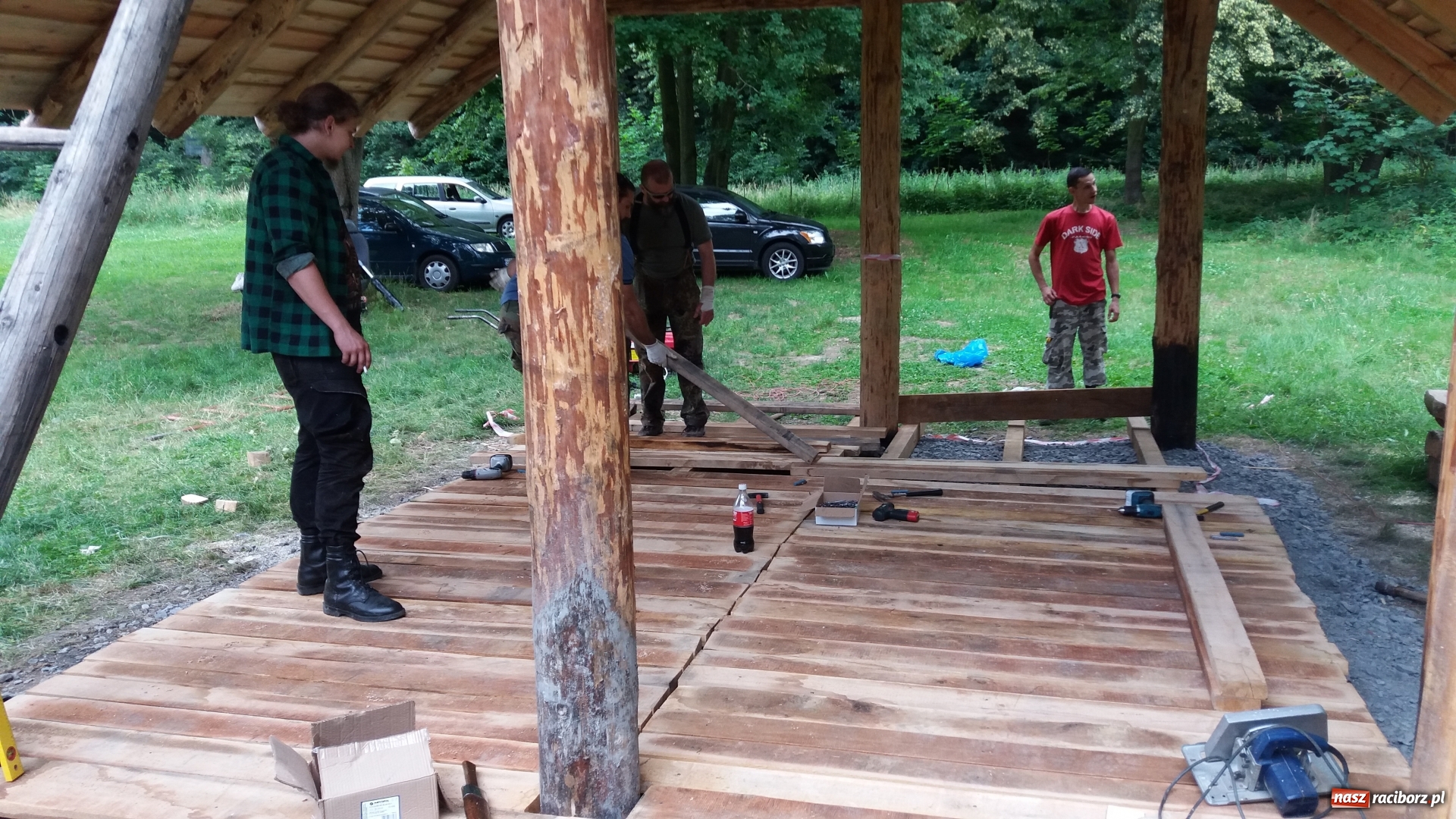 Zdjęcie w galerii na portalu naszraciborz.pl: W Oborze powstaje wiata wypoczynkowa wiadomości z regionu