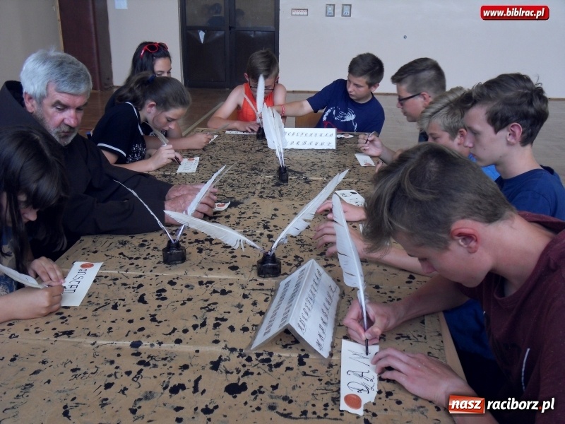 Zdjęcie w galerii na portalu naszraciborz.pl: Warsztaty papiernicze w raciborskiej książnicy wiadomości z regionu