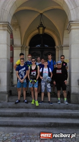 Zdjęcie w galerii na portalu naszraciborz.pl: Uczniowie szkoły w Kuźni na rowerowej wyprawie wiadomości z regionu