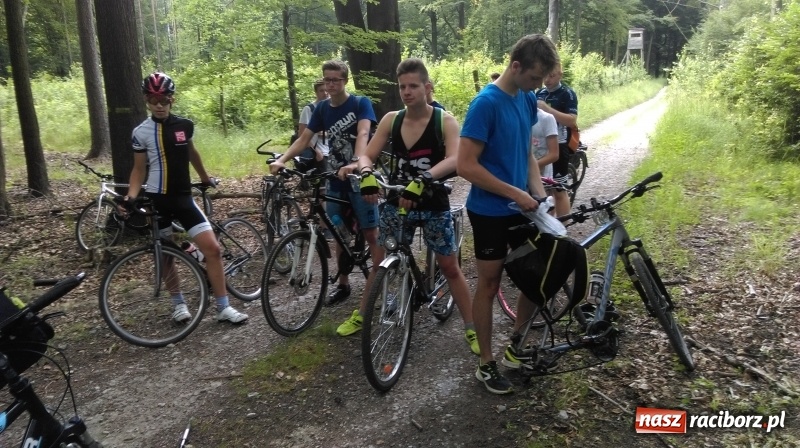 Zdjęcie w galerii na portalu naszraciborz.pl: Uczniowie szkoły w Kuźni na rowerowej wyprawie wiadomości z regionu