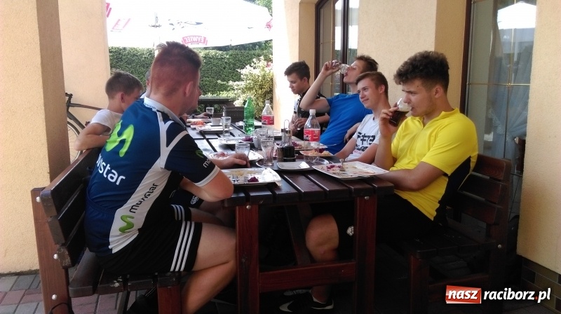 Zdjęcie w galerii na portalu naszraciborz.pl: Uczniowie szkoły w Kuźni na rowerowej wyprawie wiadomości z regionu