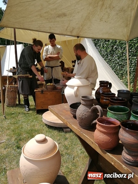 Zdjęcie w galerii na portalu naszraciborz.pl: Prelekcje historyczne dla dzieci w ramach Festiwalu Średniowiecznego wiadomości z regionu