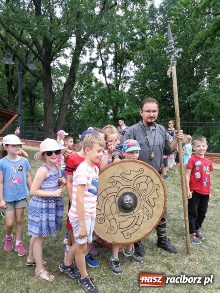 Zdjęcie w galerii na portalu naszraciborz.pl: Prelekcje historyczne dla dzieci w ramach Festiwalu Średniowiecznego wiadomości z regionu