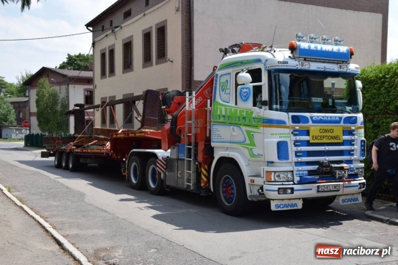 Zdjęcie w galerii na portalu naszraciborz.pl: Szlaban forteczny z Nędzy już w nowym miejscu  wiadomości z regionu