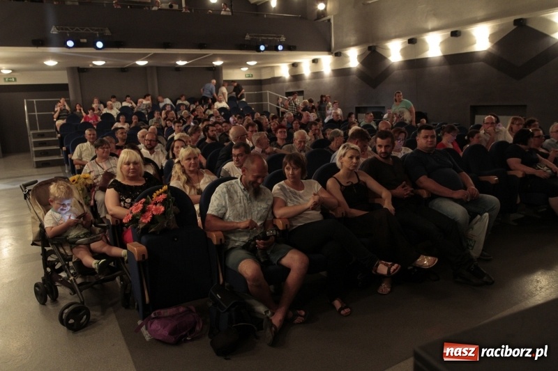 Zdjęcie w galerii na portalu naszraciborz.pl: Po naszymu dla niepodległej. Strzecha przepięknie zatańczyła na 100-lecie niepodległości  wiadomości z regionu