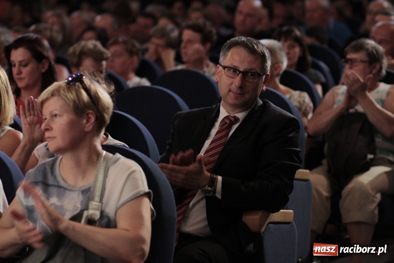 Zdjęcie w galerii na portalu naszraciborz.pl: Po naszymu dla niepodległej. Strzecha przepięknie zatańczyła na 100-lecie niepodległości  wiadomości z regionu