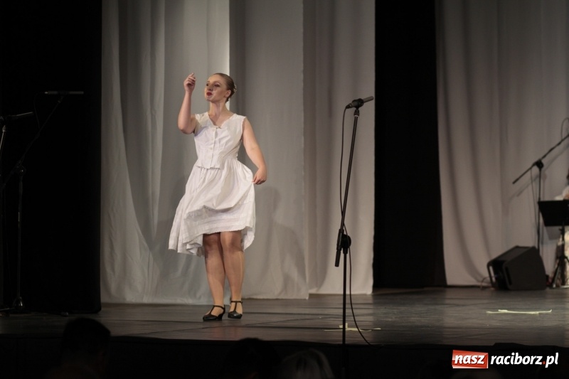 Zdjęcie w galerii na portalu naszraciborz.pl: Po naszymu dla niepodległej. Strzecha przepięknie zatańczyła na 100-lecie niepodległości  wiadomości z regionu