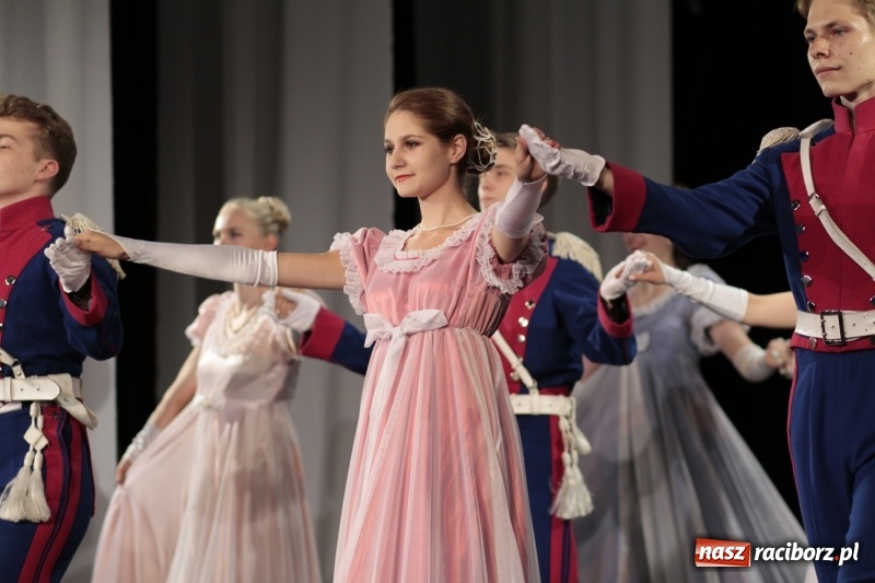 Zdjęcie w galerii na portalu naszraciborz.pl: Po naszymu dla niepodległej. Strzecha przepięknie zatańczyła na 100-lecie niepodległości  wiadomości z regionu