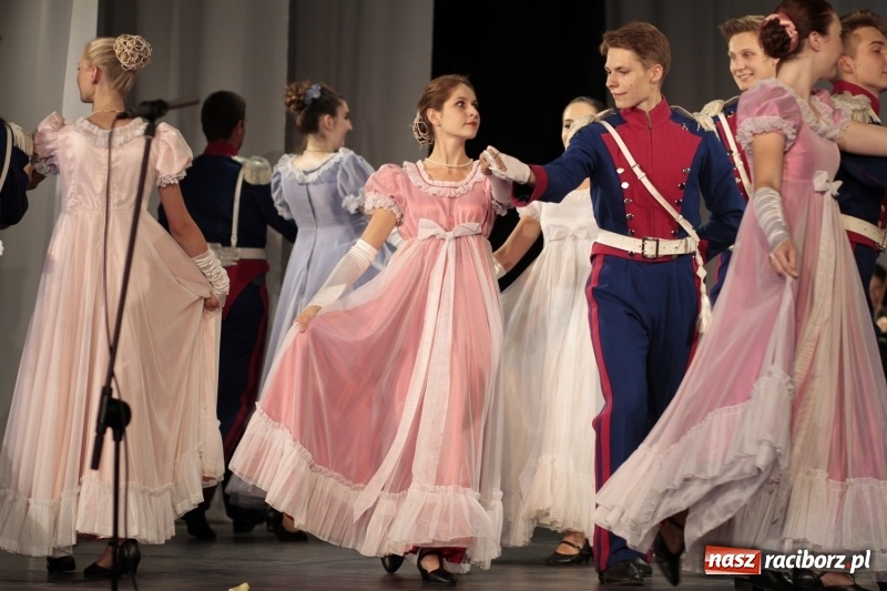 Zdjęcie w galerii na portalu naszraciborz.pl: Po naszymu dla niepodległej. Strzecha przepięknie zatańczyła na 100-lecie niepodległości  wiadomości z regionu