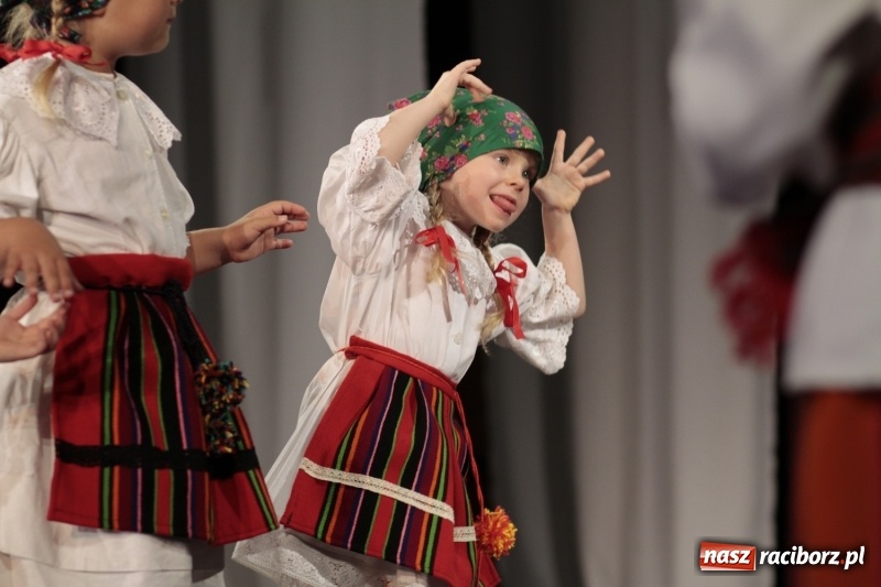 Zdjęcie w galerii na portalu naszraciborz.pl: Po naszymu dla niepodległej. Strzecha przepięknie zatańczyła na 100-lecie niepodległości  wiadomości z regionu