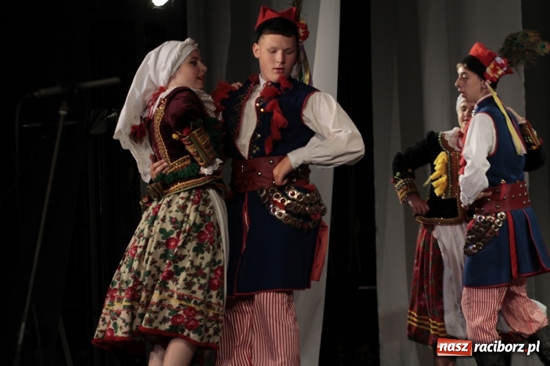 Zdjęcie w galerii na portalu naszraciborz.pl: Po naszymu dla niepodległej. Strzecha przepięknie zatańczyła na 100-lecie niepodległości  wiadomości z regionu