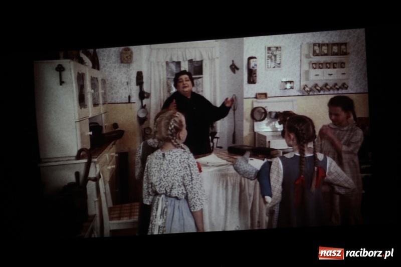 Zdjęcie w galerii na portalu naszraciborz.pl: Po naszymu dla niepodległej. Strzecha przepięknie zatańczyła na 100-lecie niepodległości  wiadomości z regionu