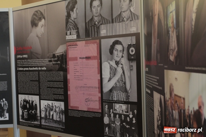 Zdjęcie w galerii na portalu naszraciborz.pl: Po naszymu dla niepodległej. Strzecha przepięknie zatańczyła na 100-lecie niepodległości  wiadomości z regionu