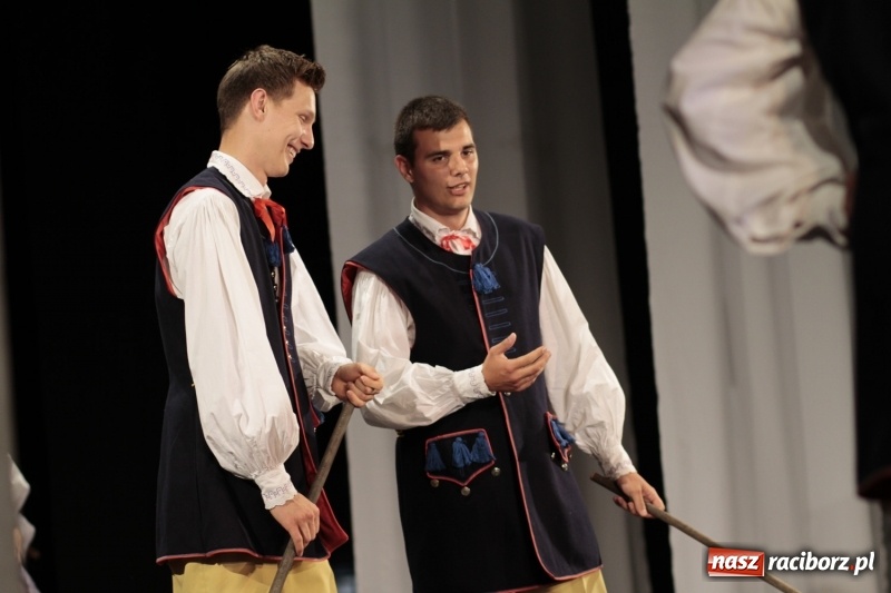 Zdjęcie w galerii na portalu naszraciborz.pl: Po naszymu dla niepodległej. Strzecha przepięknie zatańczyła na 100-lecie niepodległości  wiadomości z regionu