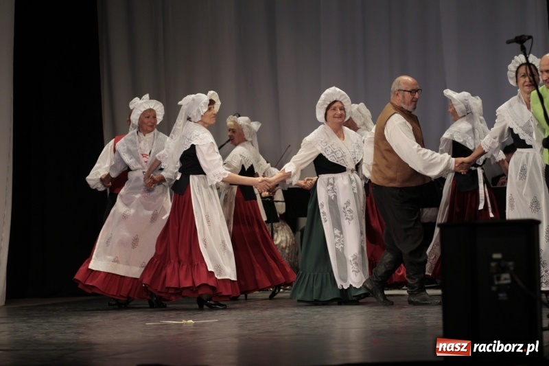 Zdjęcie w galerii na portalu naszraciborz.pl: Po naszymu dla niepodległej. Strzecha przepięknie zatańczyła na 100-lecie niepodległości  wiadomości z regionu