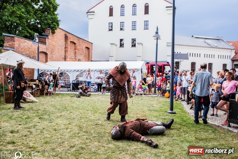 Zdjęcie w galerii na portalu naszraciborz.pl: VII Noc z Duchami na Zamku Piastowskim już za nami wiadomości z regionu