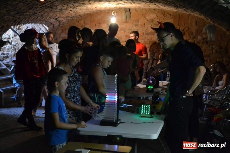 Zdjęcie w galerii na portalu naszraciborz.pl: VII Noc z Duchami na Zamku Piastowskim już za nami wiadomości z regionu