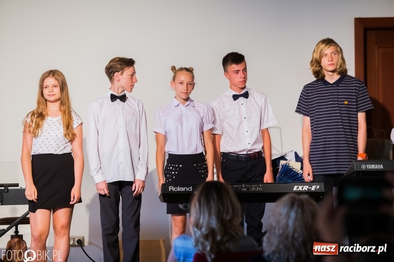 Zdjęcie w galerii na portalu naszraciborz.pl: Muzyczne podsumowanie roku szkolnego wiadomości z regionu