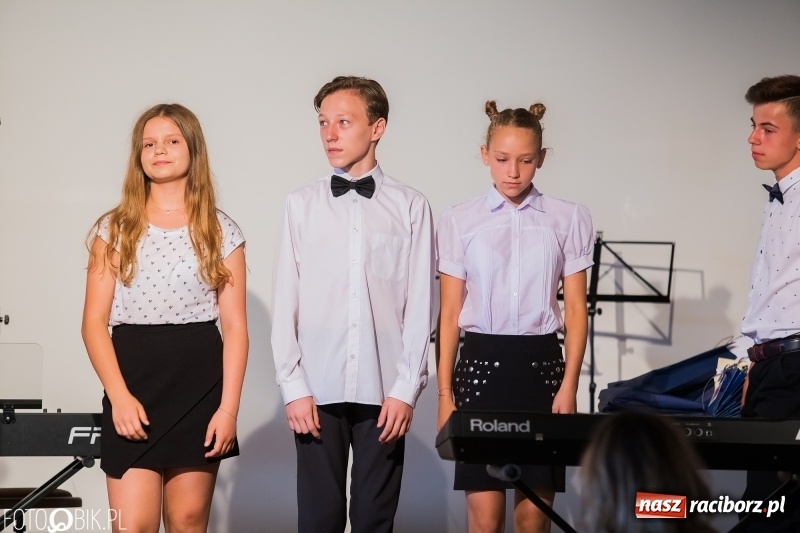 Zdjęcie w galerii na portalu naszraciborz.pl: Muzyczne podsumowanie roku szkolnego wiadomości z regionu