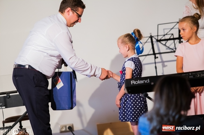 Zdjęcie w galerii na portalu naszraciborz.pl: Muzyczne podsumowanie roku szkolnego wiadomości z regionu