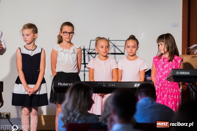 Zdjęcie w galerii na portalu naszraciborz.pl: Muzyczne podsumowanie roku szkolnego wiadomości z regionu