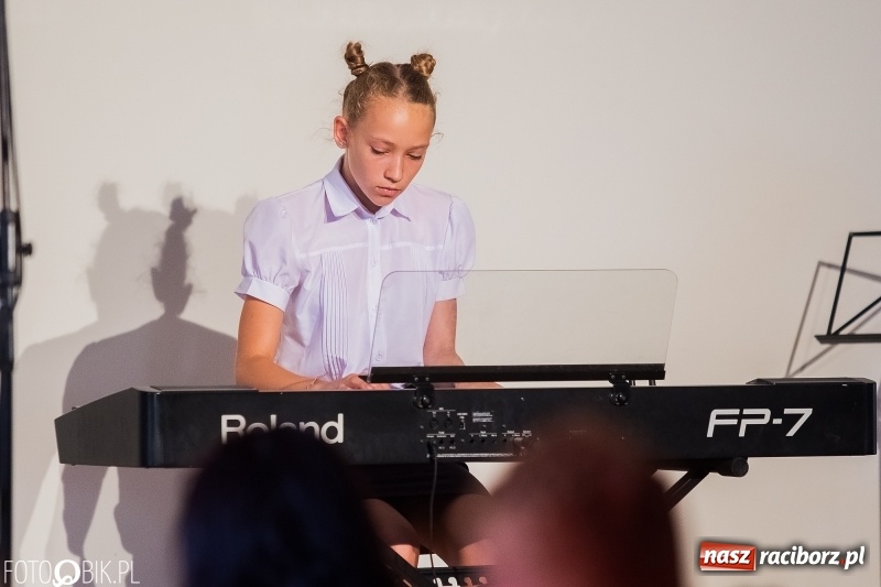 Zdjęcie w galerii na portalu naszraciborz.pl: Muzyczne podsumowanie roku szkolnego wiadomości z regionu