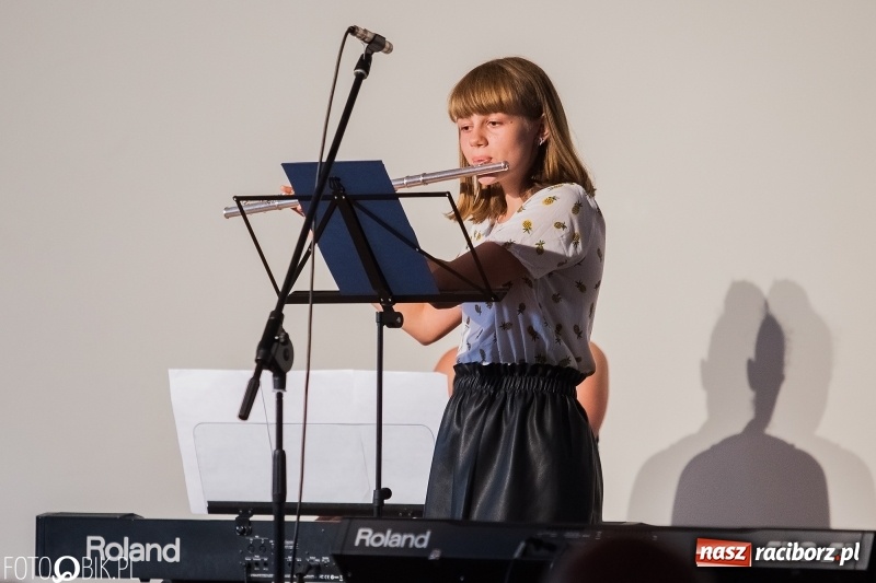 Zdjęcie w galerii na portalu naszraciborz.pl: Muzyczne podsumowanie roku szkolnego wiadomości z regionu