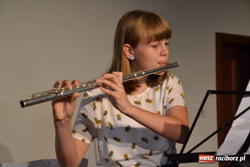Zdjęcie w galerii na portalu naszraciborz.pl: Muzyczne podsumowanie roku szkolnego wiadomości z regionu