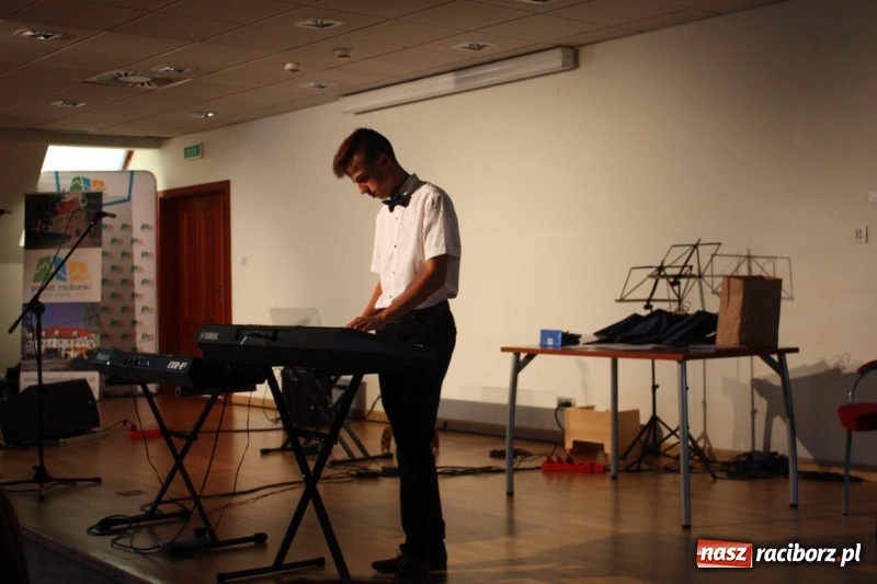 Zdjęcie w galerii na portalu naszraciborz.pl: Muzyczne podsumowanie roku szkolnego wiadomości z regionu