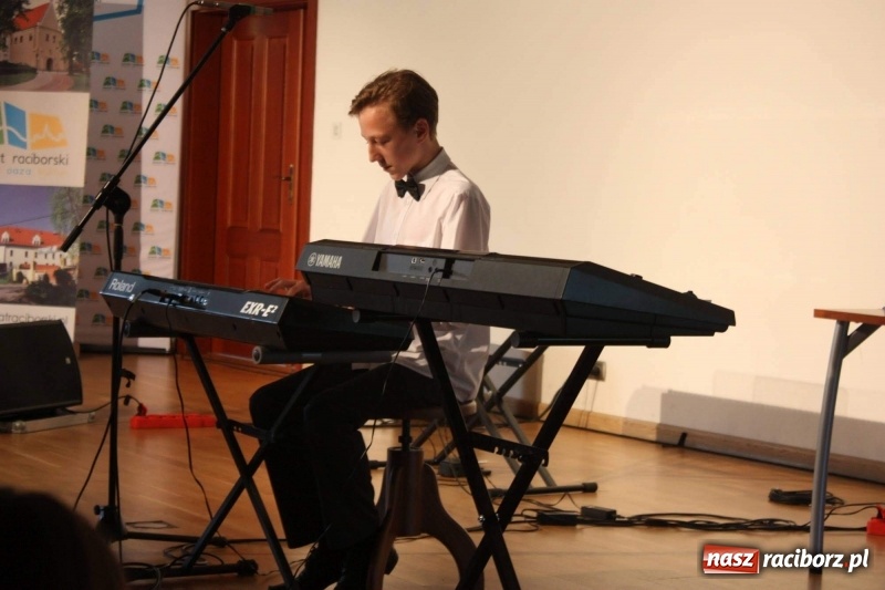 Zdjęcie w galerii na portalu naszraciborz.pl: Muzyczne podsumowanie roku szkolnego wiadomości z regionu