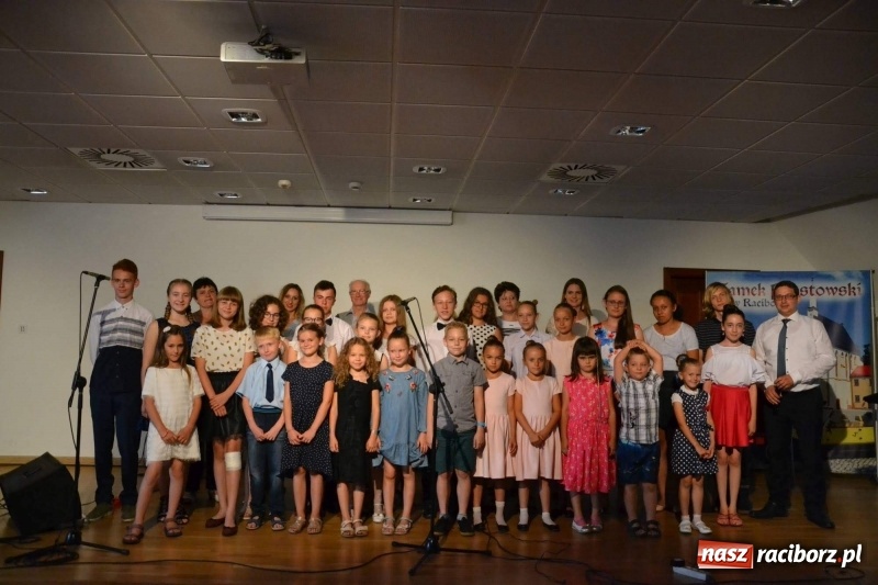Zdjęcie w galerii na portalu naszraciborz.pl: Muzyczne podsumowanie roku szkolnego wiadomości z regionu