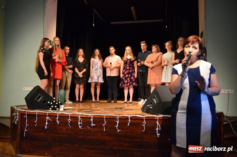 Zdjęcie w galerii na portalu naszraciborz.pl: Miraż zaśpiewał dla matek i ojców  wiadomości z regionu