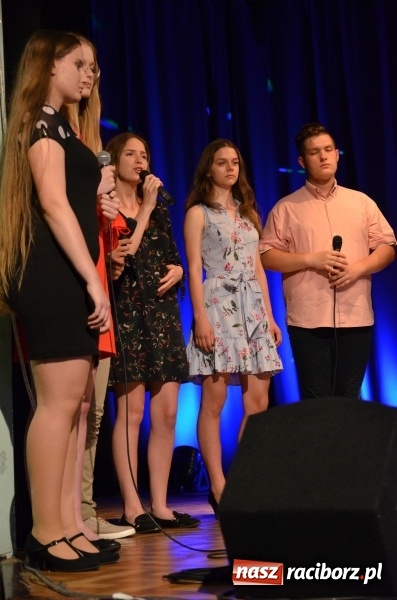 Zdjęcie w galerii na portalu naszraciborz.pl: Miraż zaśpiewał dla matek i ojców  wiadomości z regionu