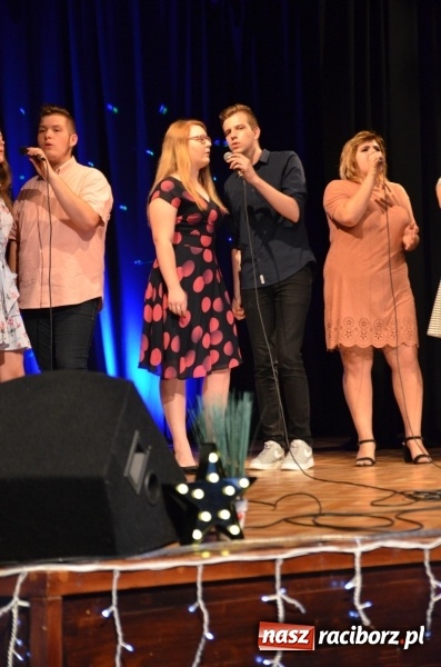 Zdjęcie w galerii na portalu naszraciborz.pl: Miraż zaśpiewał dla matek i ojców  wiadomości z regionu