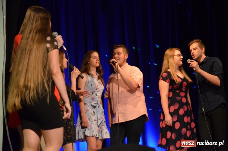 Zdjęcie w galerii na portalu naszraciborz.pl: Miraż zaśpiewał dla matek i ojców  wiadomości z regionu