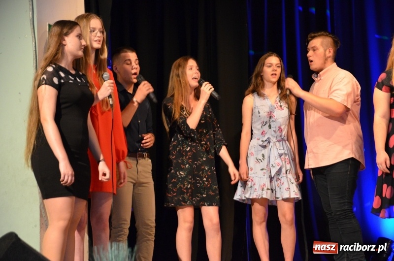 Zdjęcie w galerii na portalu naszraciborz.pl: Miraż zaśpiewał dla matek i ojców  wiadomości z regionu