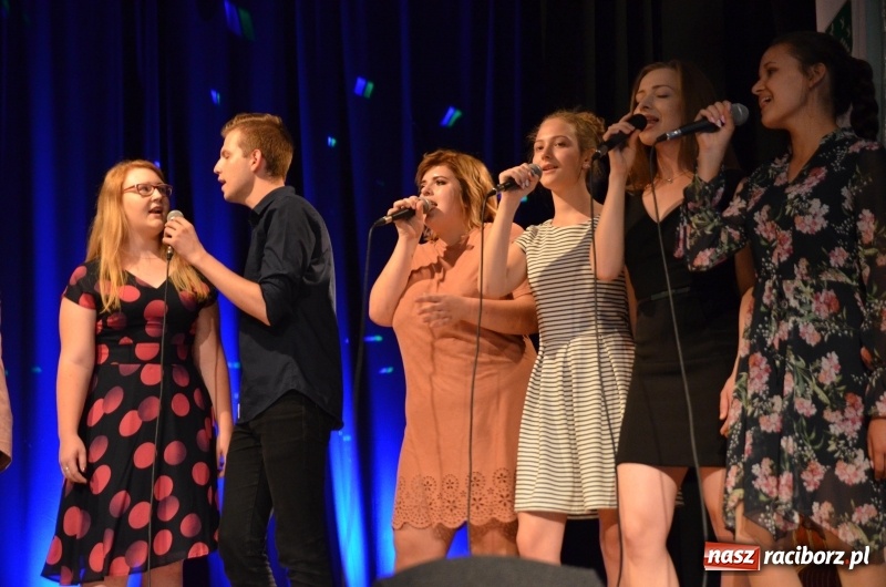 Zdjęcie w galerii na portalu naszraciborz.pl: Miraż zaśpiewał dla matek i ojców  wiadomości z regionu