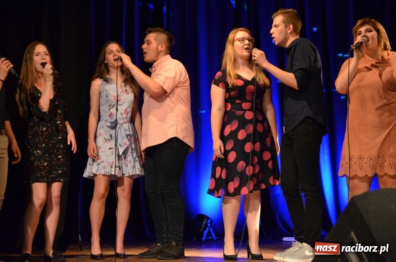 Zdjęcie w galerii na portalu naszraciborz.pl: Miraż zaśpiewał dla matek i ojców  wiadomości z regionu