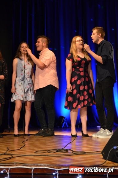 Zdjęcie w galerii na portalu naszraciborz.pl: Miraż zaśpiewał dla matek i ojców  wiadomości z regionu
