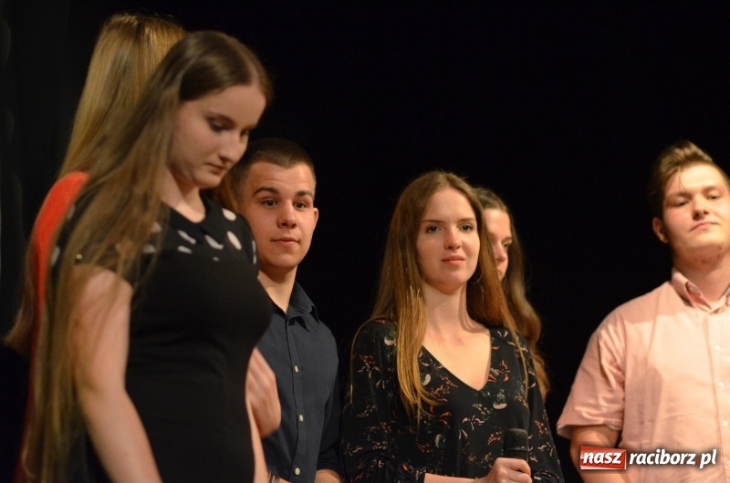 Zdjęcie w galerii na portalu naszraciborz.pl: Miraż zaśpiewał dla matek i ojców  wiadomości z regionu