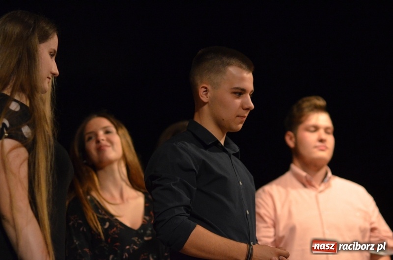 Zdjęcie w galerii na portalu naszraciborz.pl: Miraż zaśpiewał dla matek i ojców  wiadomości z regionu