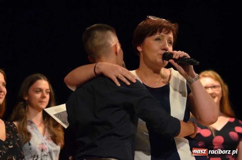 Zdjęcie w galerii na portalu naszraciborz.pl: Miraż zaśpiewał dla matek i ojców  wiadomości z regionu