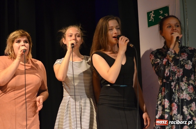 Zdjęcie w galerii na portalu naszraciborz.pl: Miraż zaśpiewał dla matek i ojców  wiadomości z regionu