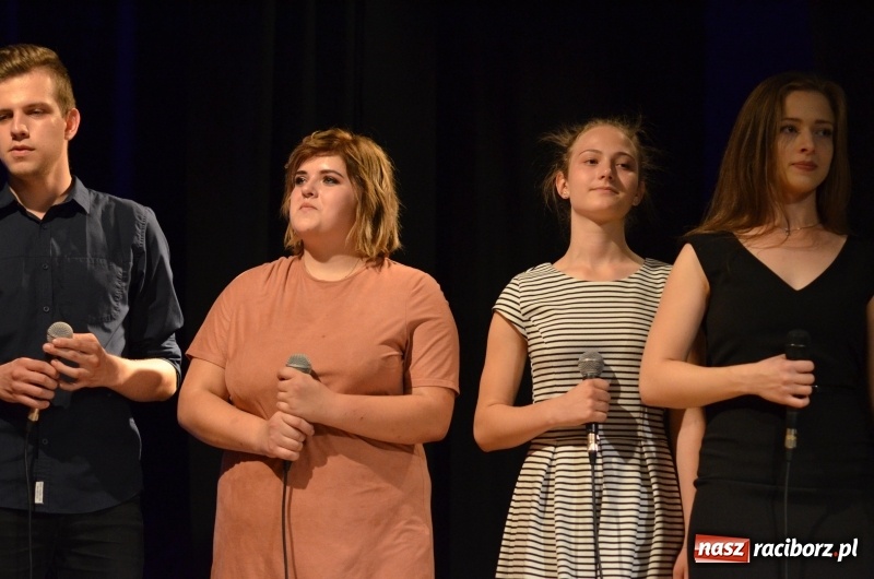 Zdjęcie w galerii na portalu naszraciborz.pl: Miraż zaśpiewał dla matek i ojców  wiadomości z regionu