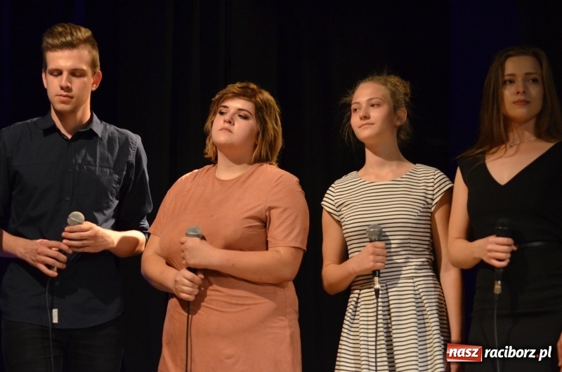 Zdjęcie w galerii na portalu naszraciborz.pl: Miraż zaśpiewał dla matek i ojców  wiadomości z regionu