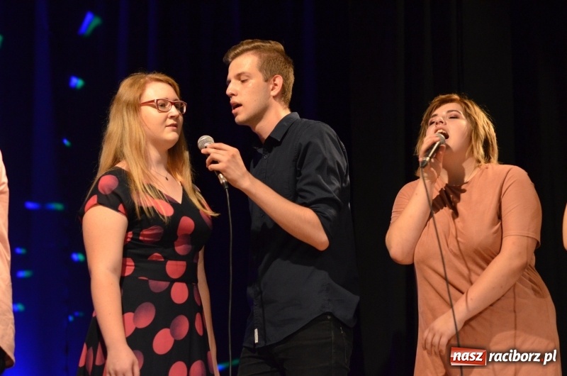 Zdjęcie w galerii na portalu naszraciborz.pl: Miraż zaśpiewał dla matek i ojców  wiadomości z regionu
