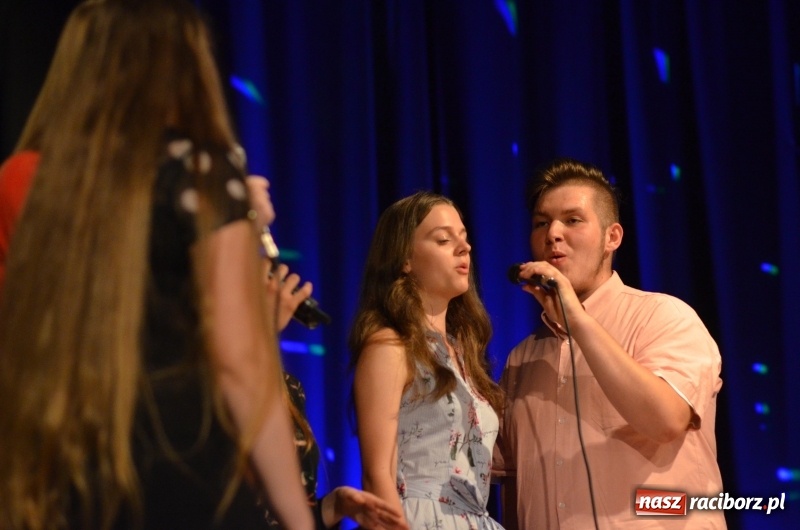Zdjęcie w galerii na portalu naszraciborz.pl: Miraż zaśpiewał dla matek i ojców  wiadomości z regionu